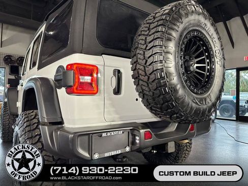 Used 2024 Jeep Wrangler Unlimited Rubicon w/ Convenience Group AWD/4WD image 10
