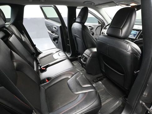 Used 2022 Jeep Cherokee Trailhawk image 40