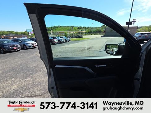 Used 2023 Chevrolet Colorado Z71 w/ Z71 Convenience Package 2 AWD/4WD image 13