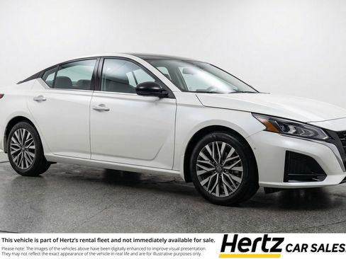 Used 2025 Nissan Altima 2.5 SV image 1