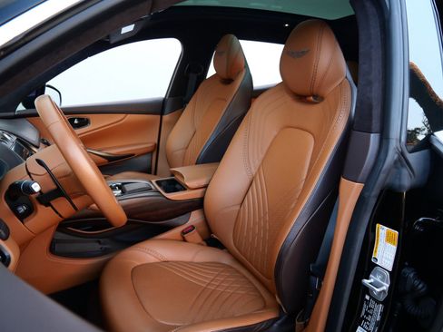 Used 2021 Aston Martin DBX image 17