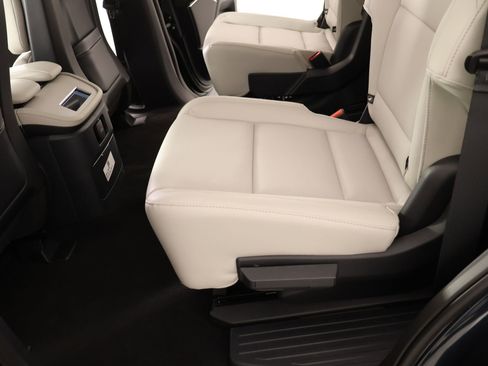 New 2026 Lincoln Navigator Premiere AWD/4WD image 11