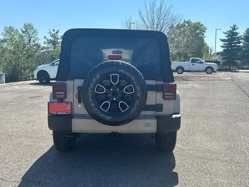 Used 2016 Jeep Wrangler Unlimited Sahara AWD/4WD image 6