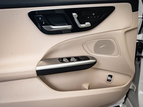 Used 2025 Mercedes-Benz C 300 4MATIC Sedan image 19