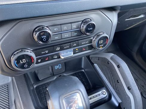 Used 2024 Ford Bronco Outer Banks AWD/4WD image 40
