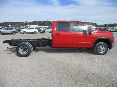 New 2026 GMC Sierra 3500 Pro w/ Convenience Package AWD/4WD image 3