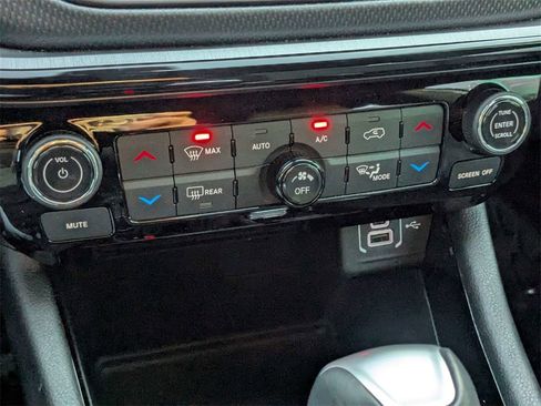 Used 2025 Jeep Compass Limited w/ High Altitude Package image 24