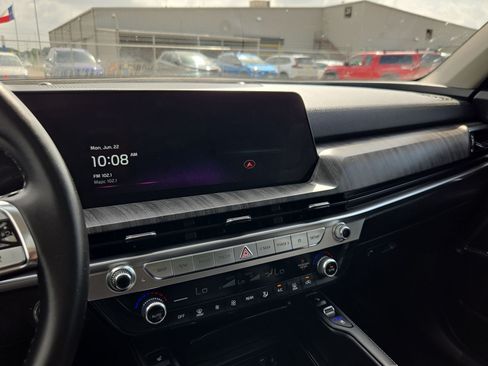 Used 2023 Kia Telluride EX w/ EX Captain's Chair Package FWD image 24