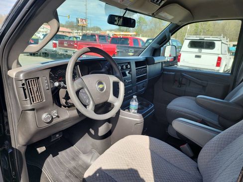 Used 2018 Chevrolet Express 3500 LT w/ LT Preferred Equipment Group image 18
