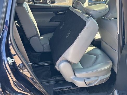 Used 2022 Toyota Highlander XLE image 30