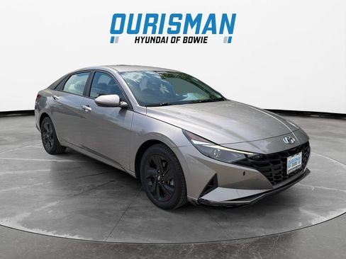 Used 2023 Hyundai Elantra SEL w/ Preferred Accessory Package FWD image 1