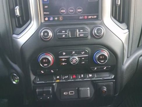 Used 2021 Chevrolet Silverado 1500 LT image 22