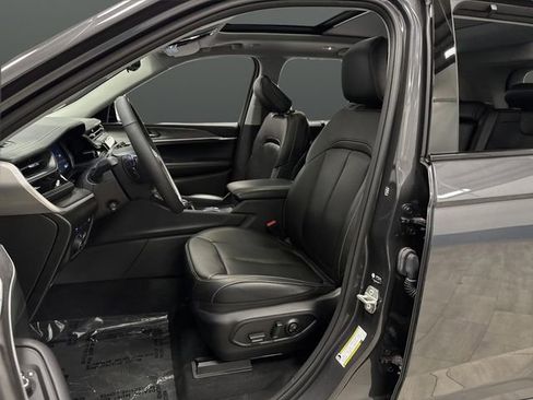 Used 2023 Jeep Grand Cherokee 4WD 4xe w/ Luxury Tech Group II image 4