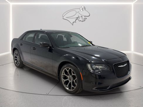 Used 2018 Chrysler 300 Touring w/ Sport Appearance Package RWD image 7
