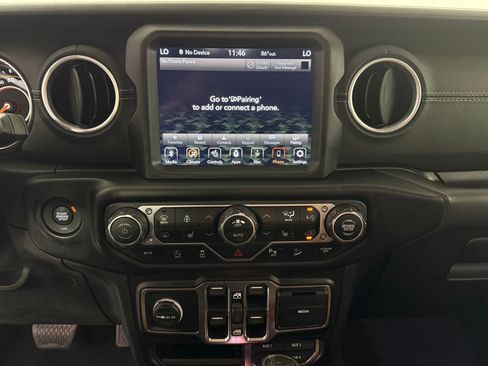 Used 2020 Jeep Wrangler Unlimited Sahara AWD/4WD image 21