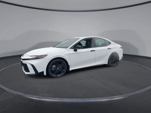 Used 2026 Toyota Camry XLE w/ Convenience Package image 4