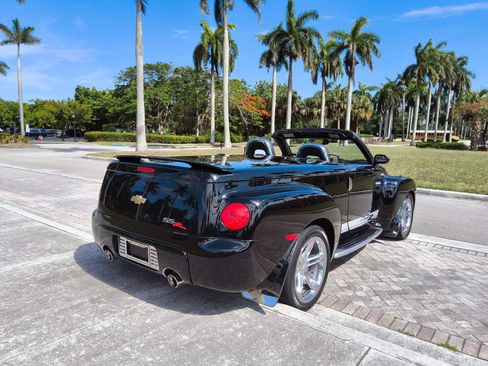 Used 2006 Chevrolet SSR w/ Preferred Equipment Group RWD image 7