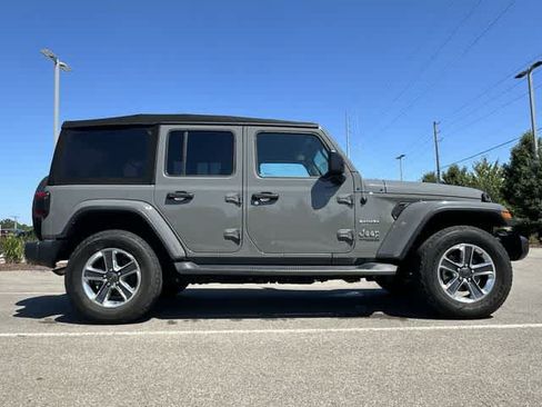 Used 2022 Jeep Wrangler Unlimited Sahara w/ LED Lighting Group AWD/4WD image 3