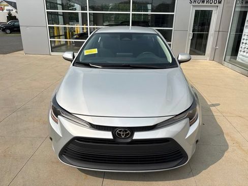 Used 2024 Toyota Corolla LE FWD image 2