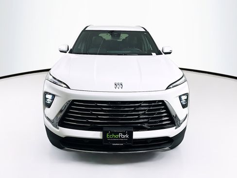 Used 2025 Buick Enclave Preferred image 2