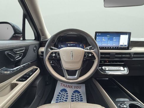 Used 2023 Lincoln Corsair Reserve image 11