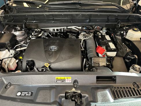 Used 2022 Toyota Highlander LE AWD/4WD image 23