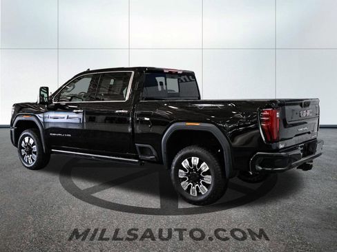 Used 2025 GMC Sierra 3500 Denali w/ Denali Reserve Package AWD/4WD image 4