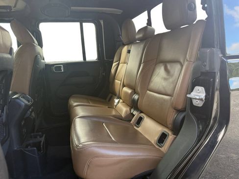 Used 2020 Jeep Gladiator Rubicon AWD/4WD image 13