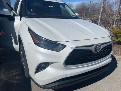 Used 2023 Toyota Highlander XLE