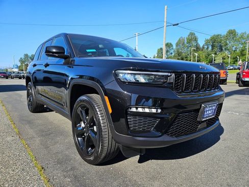Used 2024 Jeep Grand Cherokee Limited w/ Black Appearance Package AWD/4WD image 7