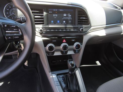 Used 2019 Hyundai Elantra SEL FWD image 16