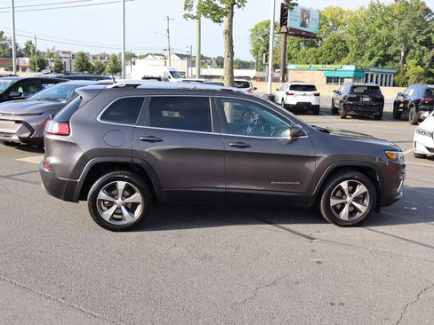 Used 2020 Jeep Cherokee Limited FWD image 11