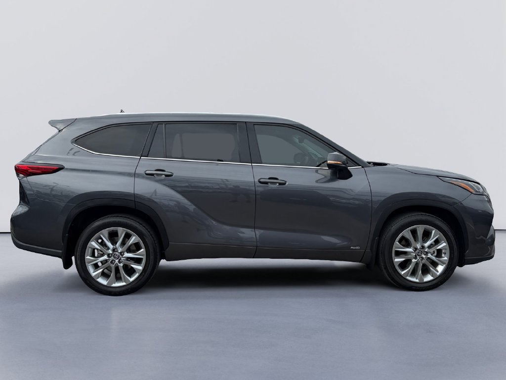 Used 2023 Toyota Highlander Limited AWD/4WD image 2