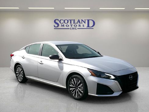 Used 2025 Nissan Altima 2.5 SV image 4