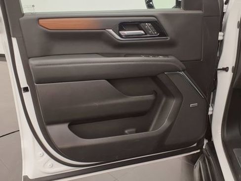 Used 2025 GMC Yukon XL Denali image 18