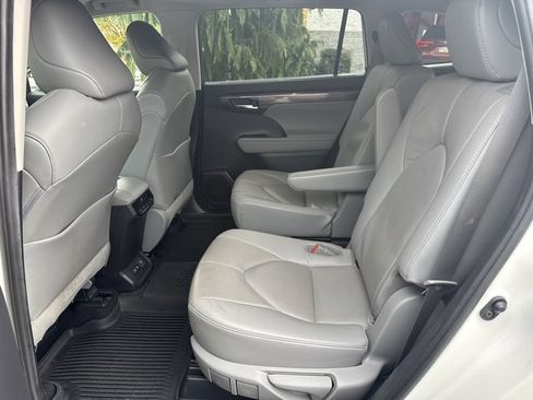 Used 2021 Toyota Highlander Limited image 39