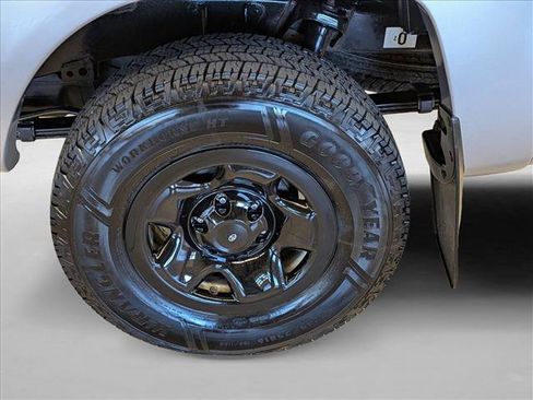 Used 2015 Toyota Tacoma PreRunner w/ SR5 Package RWD image 24