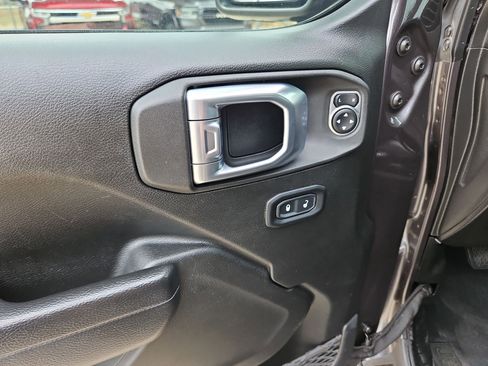 Used 2021 Jeep Wrangler Unlimited Sport image 12