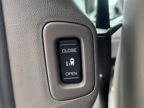 Used 2016 Honda Odyssey EX-L image 17