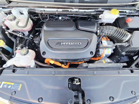 Used 2024 Chrysler Pacifica Limited image 21