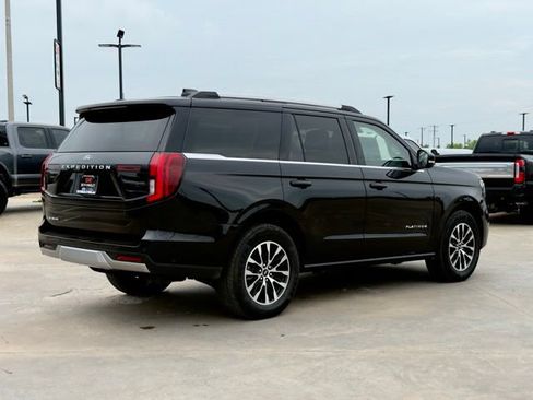 Certified 2025 Ford Expedition Platinum AWD/4WD image 2
