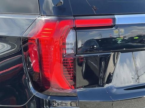 Certified 2025 GMC Yukon XL Denali AWD/4WD image 11