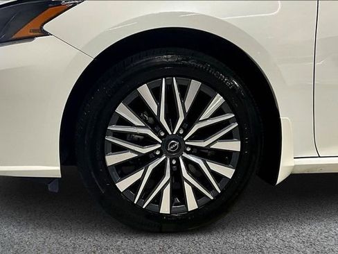 Used 2024 Nissan Altima 2.5 SV image 30