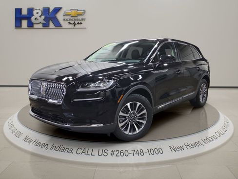 Used 2023 Lincoln Nautilus AWD image 3