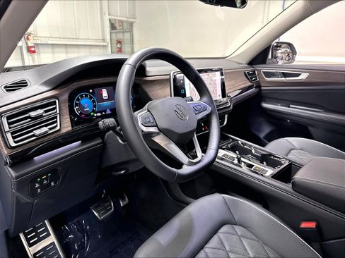 Certified 2026 Volkswagen Atlas SEL Premium R-Line AWD/4WD image 20