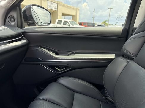 New 2026 Lincoln Navigator Premiere AWD/4WD image 24