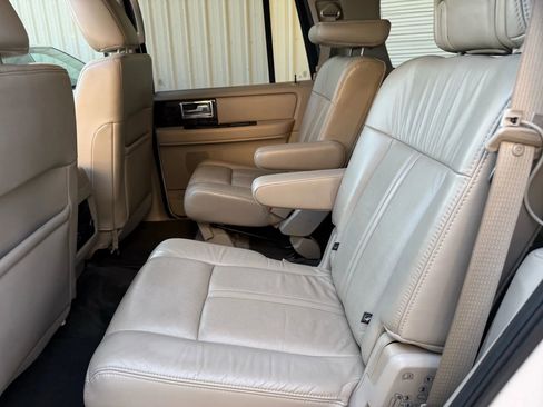 Used 2016 Lincoln Navigator Select image 27