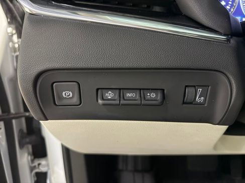 Certified 2024 Buick Enclave Avenir w/ Avenir Technology Package image 28