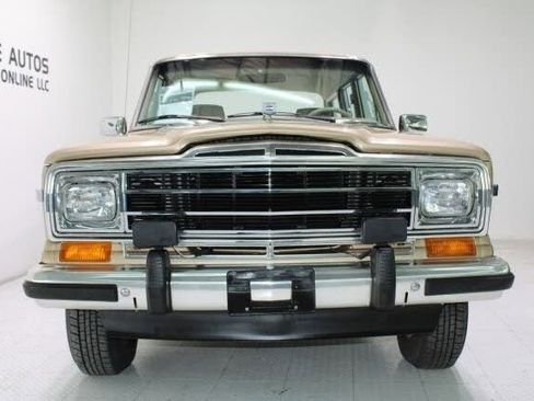 Used 1989 Jeep Grand Wagoneer image 11