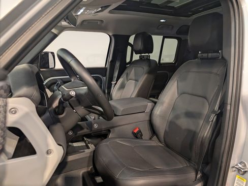 Used 2023 Land Rover Defender 110 SE image 13